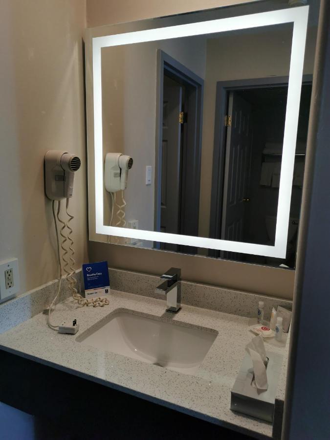 Comfort Inn & Suites University Calgary Zewnętrze zdjęcie